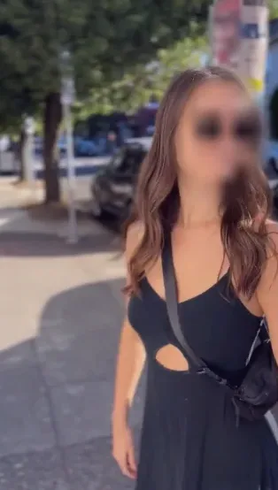 Angela, 28
