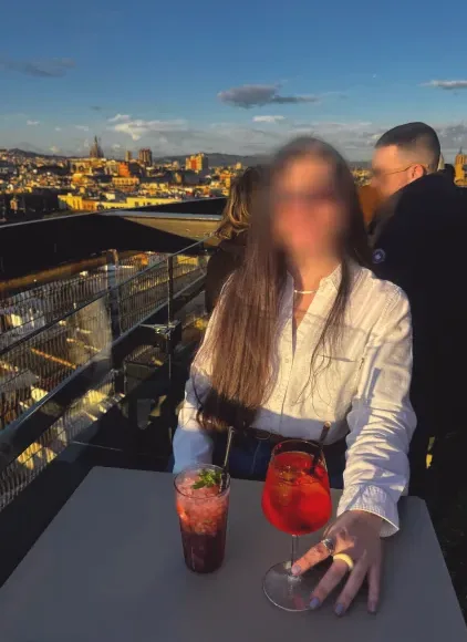 Anneke, 37
