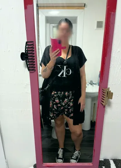 Eva, 37