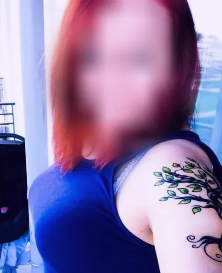 Julie, 38