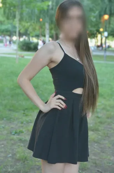 Monique, 27
