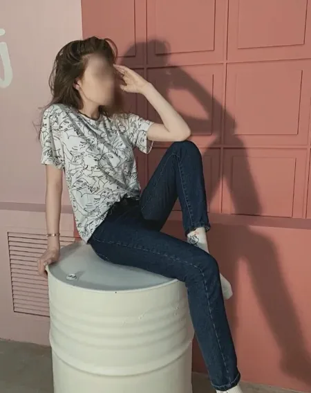 Nikki, 21