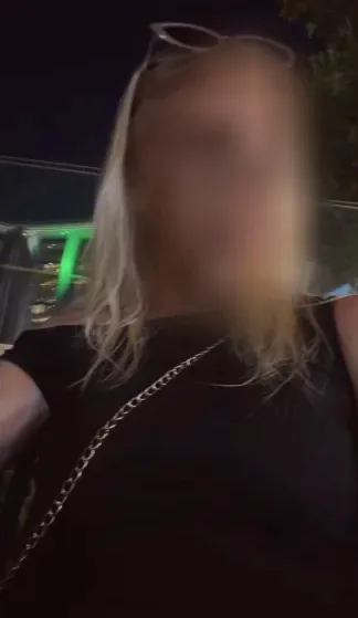 Olivia, 18