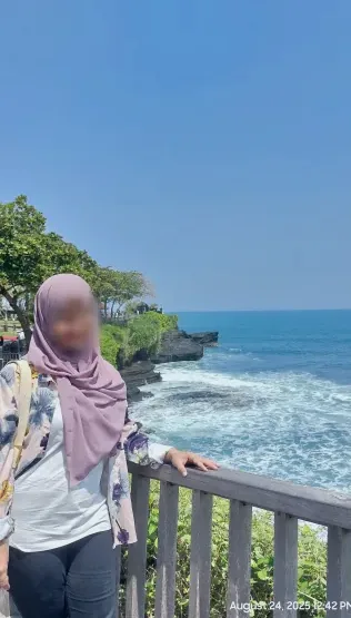 Sara, 37