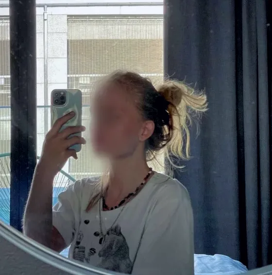 Suzanne, 19